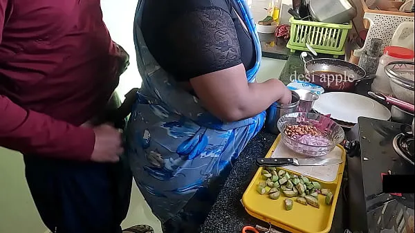 뜨거운 flashing and jerking infront of maid swathi in kitchen 따뜻한 영화