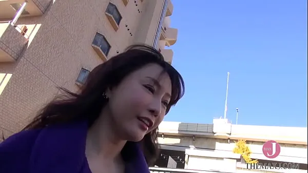 أفلام ساخنة A beautiful wife who ran away from home after a fight with her husband performs in porn video for money دافئة