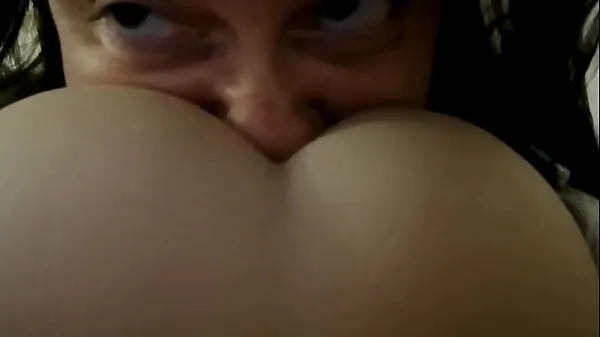 Hotte My friend puts her ass on my face and fills me with farts 4K varme film