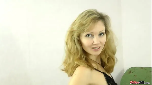 Menő Skinny milf proves her slutty skills in solo meleg filmek