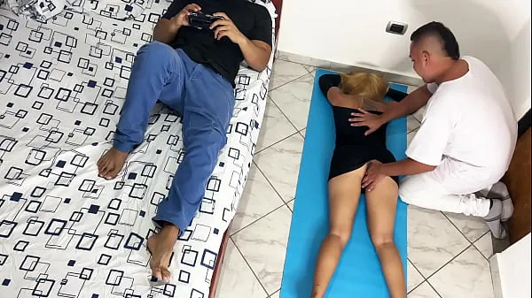 I like the Masseur to Massage my Ass and Vagina in Front of my Cuckold Husband NTR Netorare Filem hangat panas