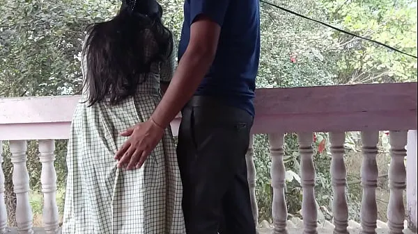 Hotte Desi girl did dirty work with her college teacher sitting on swing varme filmer