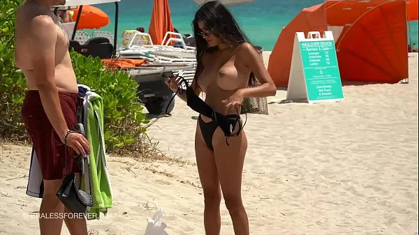 Películas calientes Enorme boob hotwife en la playa cálidas