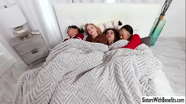 Sıcak Interracial foursome with asian teen stepsis and stepbrothers Sıcak Filmler