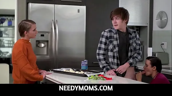 گرم NeedyMoms-Stepmom Penny Barber catches stepson Tyler Cruise fucking a can of raw dough and helps him out گرم فلمیں