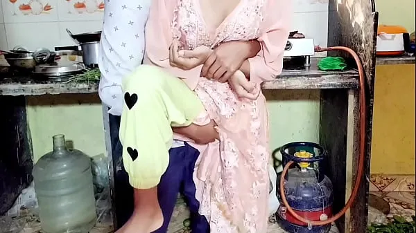 热Desi step sister took out her step brother's semen and spilled it on her boobs温暖的电影