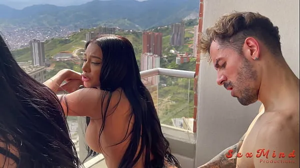 뜨거운 Yenifer Chacon and a delicious Venezuelan brunette girl with big tits having hardcore sex with their coach on a balcony 따뜻한 영화