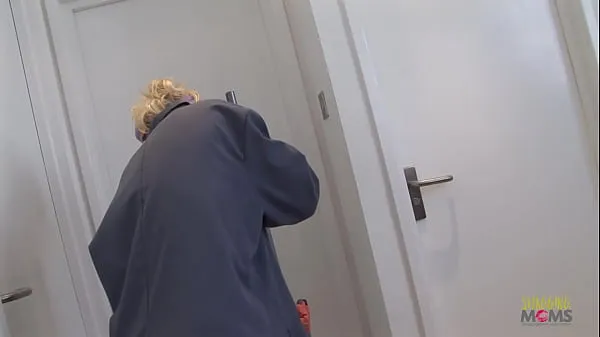 Menő The cleaning lady gives an amazing blowjob and gets fucked while working meleg filmek