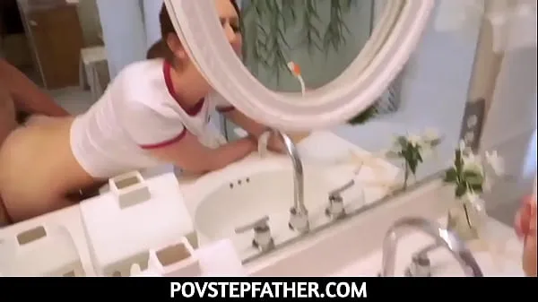 Hotte PovStepFather - Stepdaughter Brushing Teeth Fuck varme filmer