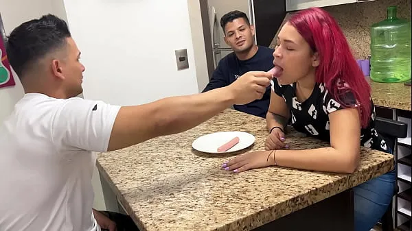 뜨거운 Housewife Wife Likes to Suck Sausage When her Husband's Friend Takes It in His Mouth She Turns into a Slut in Front of her Cuckold Husband 따뜻한 영화