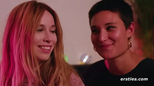 热Ersties - Lesbian Couple Take Turns Fingering Each Other温暖的电影