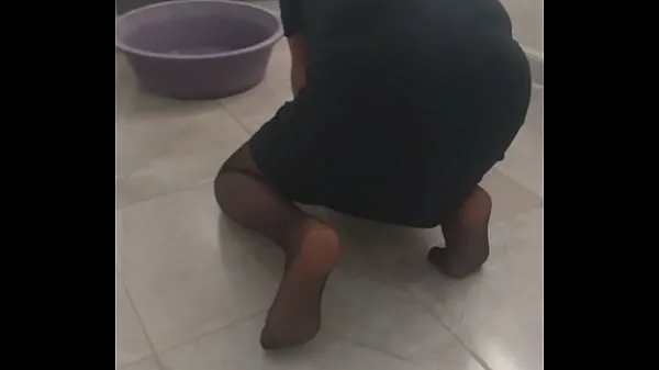 My turbaned stepmother wipes the floor with her sexy socks Film hangat yang hangat