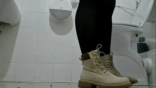 Kuumia Great collection of pee in public toilet lämpimiä elokuvia