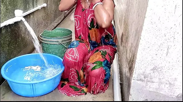 Heta बाहर बालकनी में स्नान रही बीवी को रूम में अंदर बुलाकर चुदाई किय varma filmer