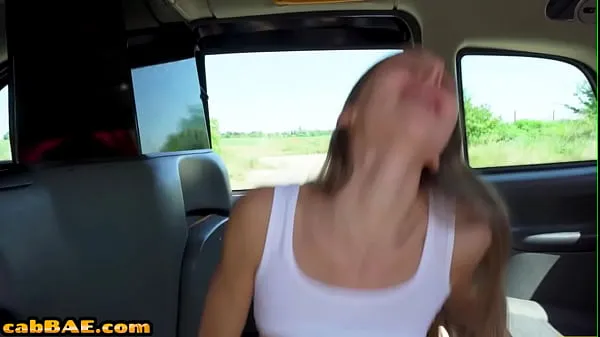 Gorące Skinny slutty amateur babe rides taxi driver cock outdoorciepłe filmy