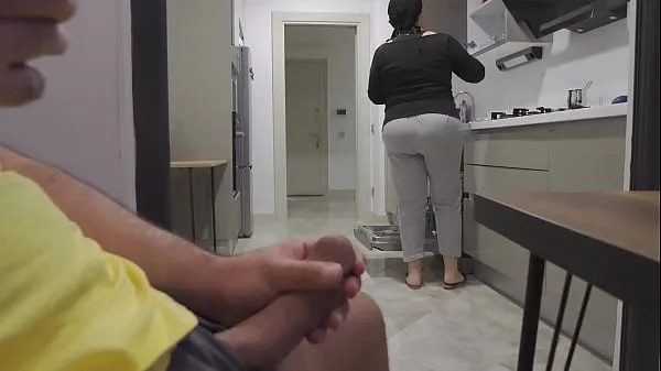 Hot Stepmom caught me jerking off while watching her big ass in the Kitchen warm Movies