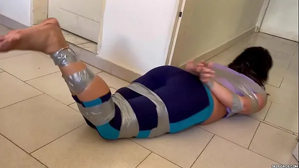 Ball Gagged Girl Struggle In Barefoot Tape Bondage Filem hangat panas