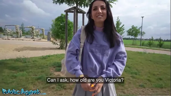 Sıcak Public Agent - slim natural Italian college student uses her nice tits and small ass for quick cash Sıcak Filmler