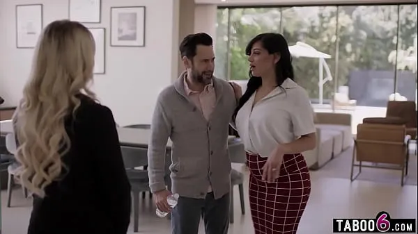 ภาพยนตร์ยอดนิยม MILF real estate agent Lilly Bell makes husband cheat on his latina wife Mona Azar เรื่องอบอุ่น