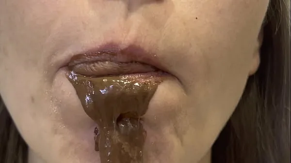 गर्म Chocolate Eating, Chocolate Spit and Chocolate Saliva गर्म फिल्में