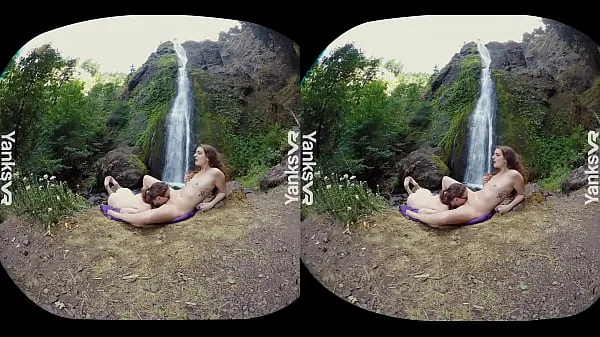 Vroči Yanks VR Presents Hottie Lesbian Sierra Masturbating topli filmi