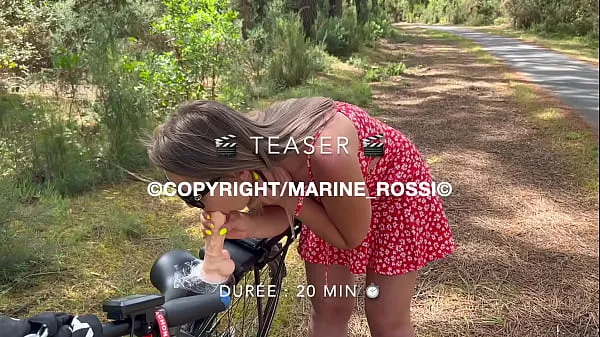 Gorące Young French girl gets her ass fucked on her bikeciepłe filmy