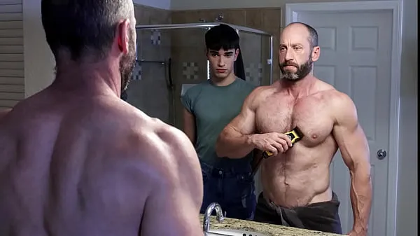 Menő Boy helps his stepdad to shave his pubic hair meleg filmek