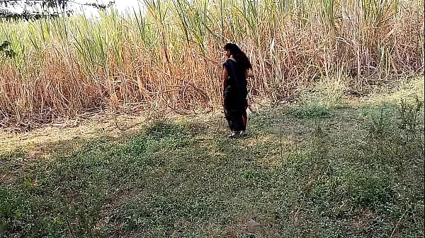 أفلام ساخنة Komal was about to urinate and burn the sugarcane of her field دافئة