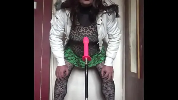Vroči bisexual crossdresser wants to be filmed while getting his anal pussy fucked by a real cock instead of this dildo machine fucking him part 41 topli filmi