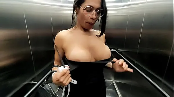 Hot Fitness slut goes to the gym without panties and gets attached to the staff warm Movies