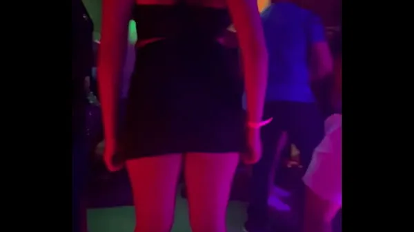 Καυτές My wife, wearing a very short mini skirt dancing in a club in Uberlândia and showing her ass ζεστές ταινίες