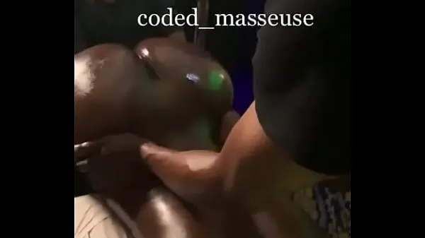 热Nigerian Ass and Pussy Massage by Aluchese温暖的电影