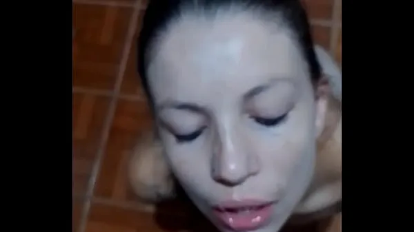 beautiful young white girl, gives an amazing facial blowjob until she gets cum in her mouth Film hangat yang hangat