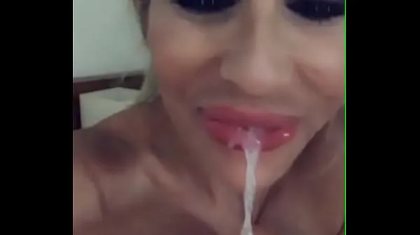 Hotte Swedish model allows fan to take photos then gives him a blow job and swallows his sperm varme film