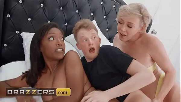Hete Dee Williams Gets Into Some Sneaky Sex With Jimmy Before Her Stepdaughter Joins In For A threesome - Brazzers warme films