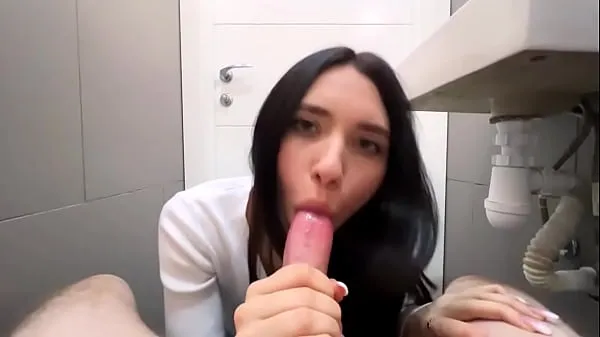 Film caldi Fottuta giovane ragazza con belle labbra in ufficiocaldi