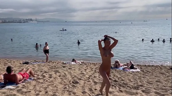 Naked Monika Fox Swims In The Sea And Walks Along The Beach On A Public Beach In Barcelona Filem hangat panas