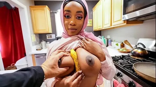 Kuumia Gorgeous Busty Hijab-Wearing Lady Tricked Into Sex By Her American BF (Lily Starfire lämpimiä elokuvia