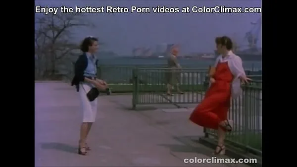 Películas calientes Retro Hairy Chicks Cock Sharing por ColorClimax cálidas