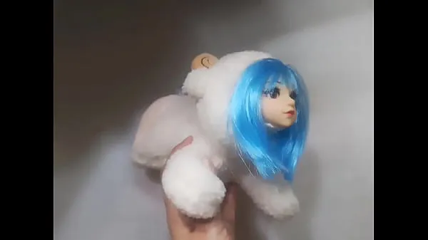 Gorące fucking sex-anime-doll in plush clothesciepłe filmy