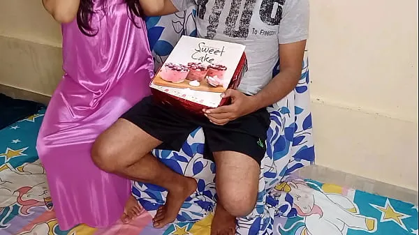 Quente madrasta indiana XXX Ganhe uma surpresa especial de caixa de bolo no aniversário com Hindi Voice Filmes quentes