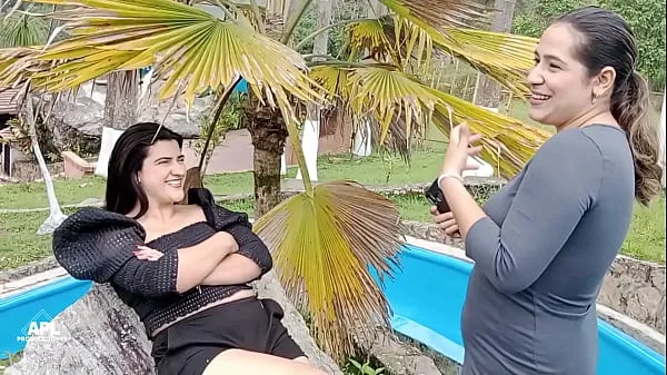 Καυτές Milf lesbians take the opportunity to calm down their fever by licking their pussies outdoors. PART 1 ζεστές ταινίες