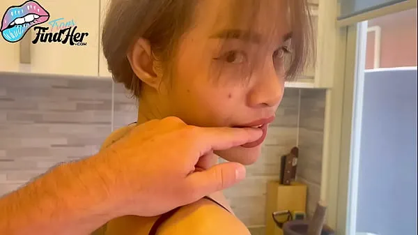 Nóng Asian Ladyboy Housewife Fucked in the Kitchen Phim ấm áp