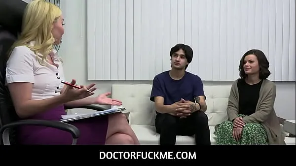 Горячие DoctorFuckMe - Устраиваюсь поудобнее с моим сводным братом Алией Лав , Дхарма Джонс , Элиас Кэштеплые фильмы