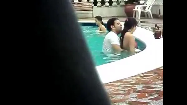 Hotte fucking with the boyfriend in the pool varme film