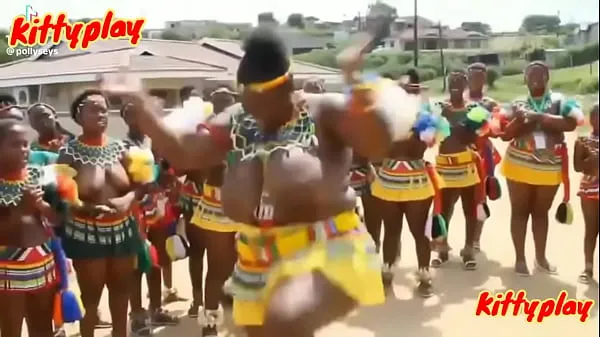 Kuumia African Dance pound boobs lämpimiä elokuvia
