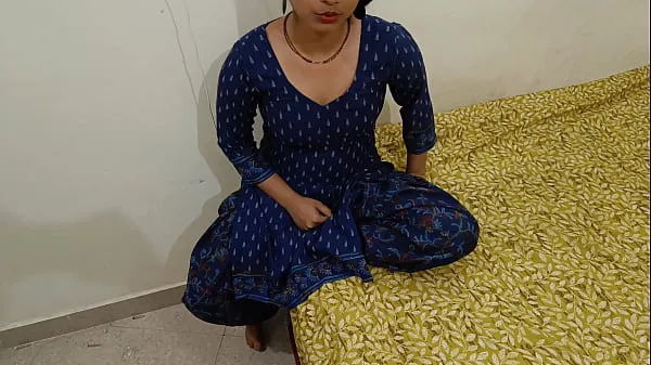 Películas calientes Ama de casa india caliente de la aldea de Desi engaña a su marido y folla dolorosamente duro al estilo perrito en audio hindi claro cálidas