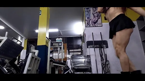 Hot THE STATUELY MILF TRAINER GIVES PÚPILO CALENTON A GREAT FACESITTING AT THE GYM warm Movies