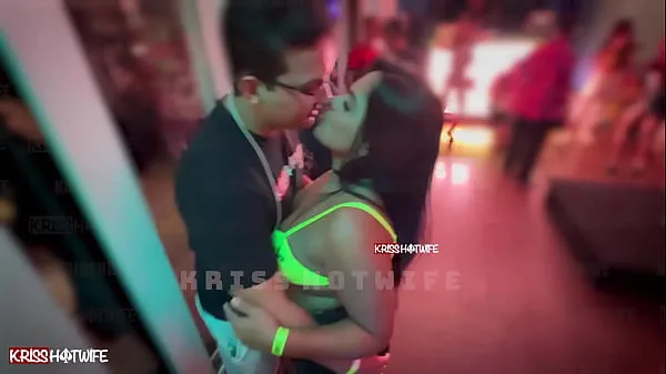 گرم Kissing another at the party in front of my cuckold گرم فلمیں