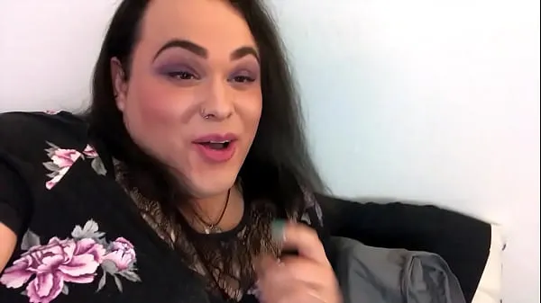 Vroči Sexy BBW Kitten Goes Down on Trans Girl (TRAILER topli filmi